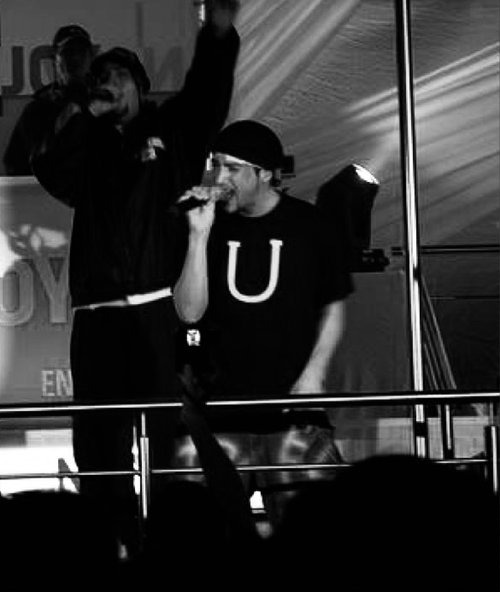 Jenson live auf der Bühne mit The Underdog Project und Toni Cottura
